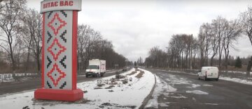 Асфальт втомився: у Харкові на перехресті після ремонту провалилася дорога, відео НП