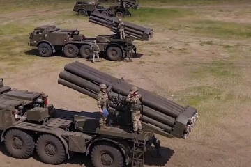 Военный откровенно рассказал, что "деды" делают в армии: "Людям за 50 лет уже не очень легко"