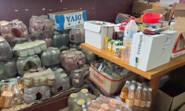 Безкоштовні продукти для ВПО та пенсіонерів в Одесі