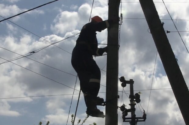 Українці годинами будуть без світла: вводять графіки відключення світла у Миколаївській області на 19 липня