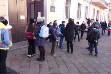 Нехватка школ и детсадов привела к коллапсу в Одессе: "На каждые 100 мест приходится..."