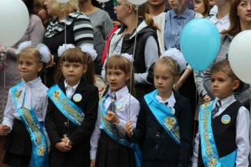 1 сентября: политики показали детей в школе (фото)