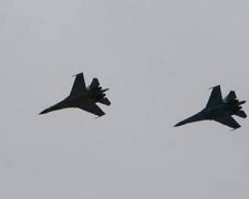 Военную авиацию подняли в небе над Одессой: кадры происходящего