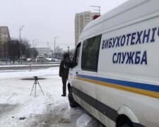 В Киеве бросили гранату возле многоэтажки: на место срочно съехались спасатели, фото