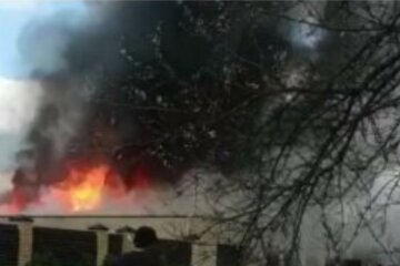 У Харківській області на заводі спалахнула потужна пожежа: кадри з місця НП