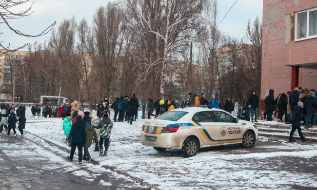 «Мины взорвутся очень скоро»: в Кривом Роге пугают взрывами в школах, полиция ведет проверку