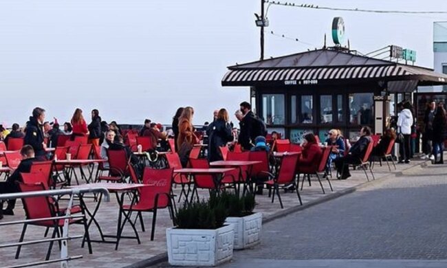 "Меня это не коснется": одесситы массово наплевали на карантин, красноречивые кадры