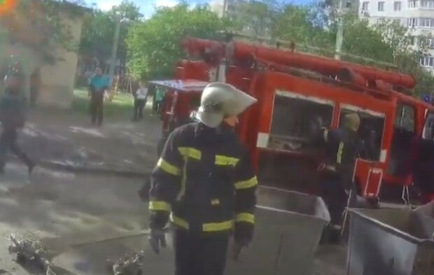 Блискавка влучила в дитячу лікарню, підняли МНС: перші кадри НП