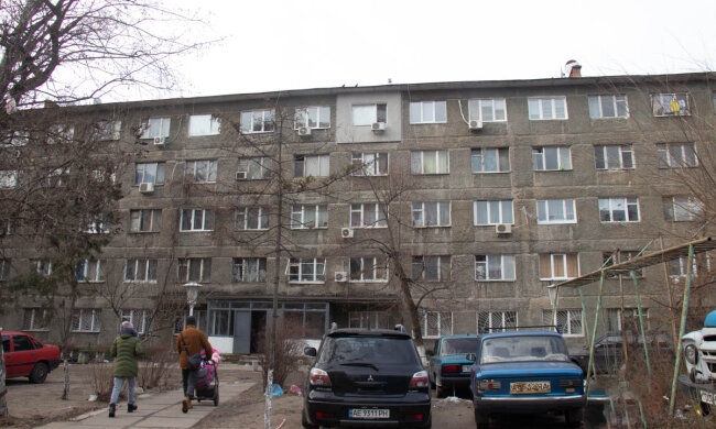 У Дніпрі впала стіна гуртожитку, відео: «400 осіб, у тому числі і діти ... »