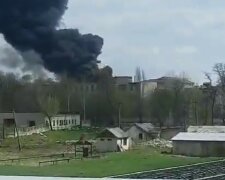 Пожежа у військовій частині на Луганщині: людей закликають зберігати спокій, перші кадри з місця
