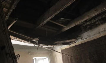 Стеля обвалилася в житловому будинку в центрі Одеси: кадри НП