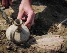 археологи, раскопки, археологическая находка