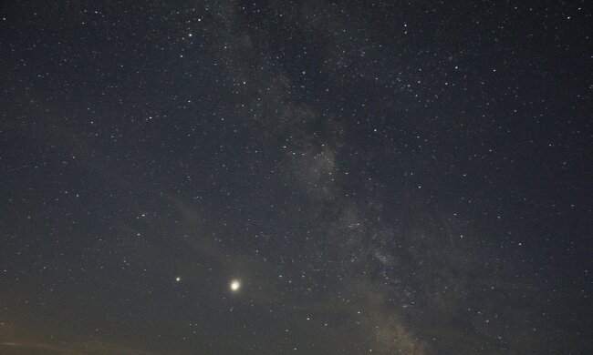 "Раз в тысячи лет": в небе над Одессой запечатлели невероятное явление, кадры