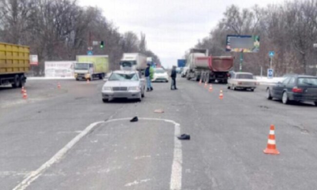 Молодий одесит влетів у пішоходів на "зебрі", пара не вижила: кадри з місця трагедії