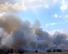 дим, вибухи, полігон у Криму