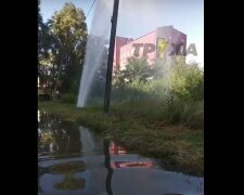 В Харькове из-под земли забил гейзер, видео: "За считанные минуты часть проспекта..."