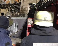 Потужний вибух прогримів у житловому будинку в Запоріжжі, під завалами можуть бути люди: кадри трагедії