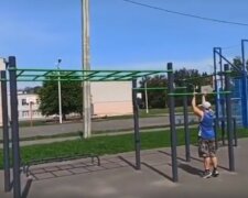 В Харькове вандалы обнесли спортивную площадку, видео: позарились на блины