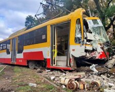 Трамвай с пассажирами разбился в Одессе, вагон всмятку: кадры аварии