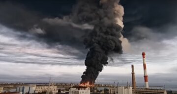 "Зупинити пожежу неможливо": безпілотники завдали потужного удару в Криму по флоту рф і не тільки