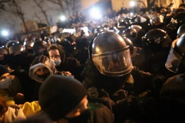 Хоровод возле ОПУ в поддержку Стерненко оплатил Порошенко, – СМИ