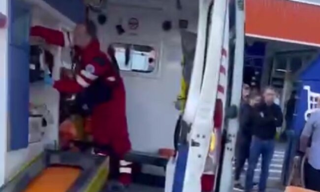 Життя людини у Дніпрі обірвалося просто на парковці: лікарі допомогти не встигли