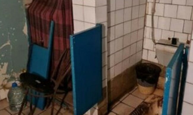 Горе-мать в Харькове оставила младенца в общественном туалете: "положила в пакет и..."