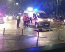 В Киеве на пешеходном переходе сбили человека: на место срочно съехались полицейские и скорая