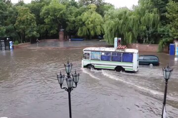 Український курорт пішов під воду: "Дороги перетворилися на річки", кадри апокаліпсису