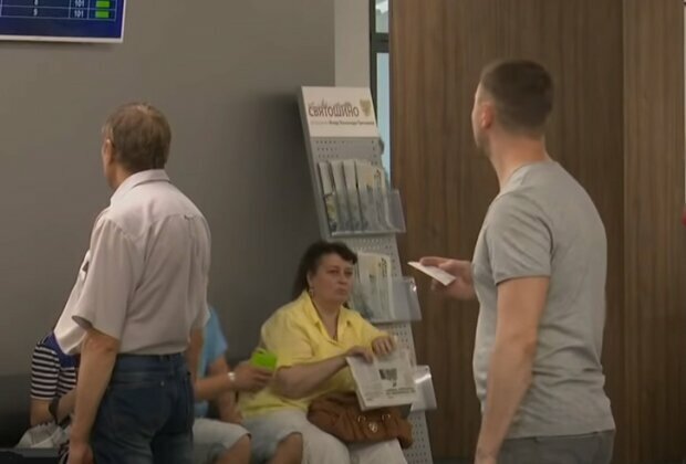 Обвал гривны, повышение пенсий, жесткий разгон и баррикады в центре Минска - главное за ночь