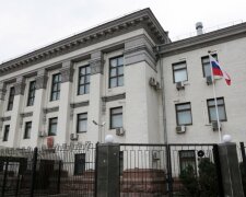 Россия заочно обвинила украинцев в нападении на посольство