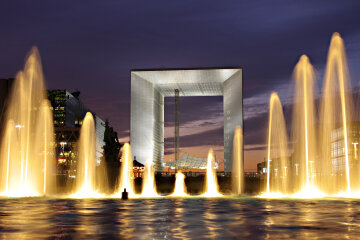 1 Grande_Arche_de_La_Défense_et_fontaine