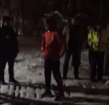 В Одессе подростки напали на пункт обогрева и принялись угрожать генералом: видео разборок