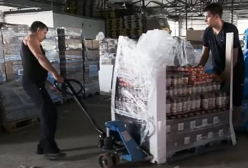 Безкоштовні продукти для ВПО та пенсіонерів в Одесі