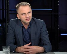 Аваков звик за сім з половиною років, перебуваючи на посаді міністра внутрішніх справ, бути ніби поза політикою, - Олег Постернак