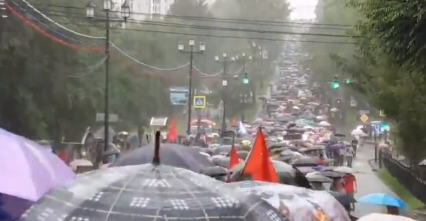 Бунты в России вышли за пределы Хабаровска, восстали Питер и Москва, кадры: "С родиной беда"