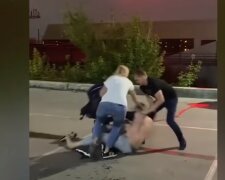 Російський боксер і чемпіонка світу влаштували бійку на вулиці, відео: не обійшлося без жертв