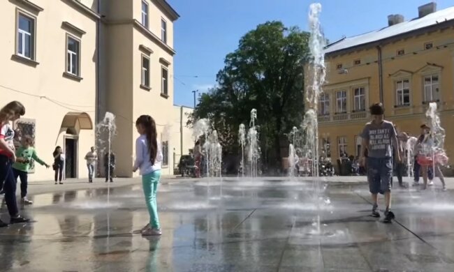 Ванні процедури: на що перетворили знаменитий фонтан на Подолі (фото)