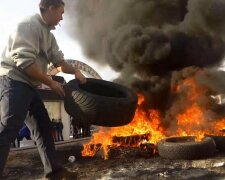Бунтующие киевляне вновь подожгли шины (фото, видео)