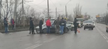 В Одессе  микроавтобус в хлам размазал легковушку, молодая девушка не выжила: кадры рокового ДТП