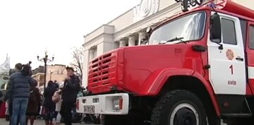 В Киеве пригрозили "подорвать" Раду, срочно слетелись спасатели и полиция: что с депутатами