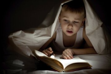 ребенок книга читает