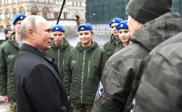 "Апофеоз єднання з народом": схиблений на безпеці Путін здивував появою на публіці