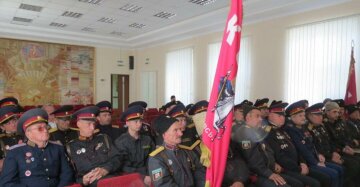 В Україні з'явилася "народна поліція", фото: "козаки патрулюватимуть ..."