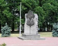 Памятник дружбы Киева и Москвы: в КГГА сообщили, почему монумент будет стоять