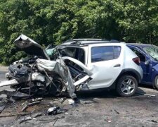 Трагічна ДТП на Харківщині: в авто знаходилося немовля, кадри з місця