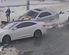 У Києві водій збив людей на тротуарі, відео: "намагався втекти від поліції і..."