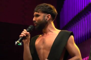 Звезда "Евровидения" Кончита Вурст в коротком платье прильнула к мускулистому мачо в латексе: кадры безобразия