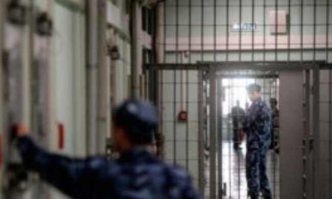 У Зеленського хочуть випустити тисячі в'язнів через епідемію: "Це допоможе..."