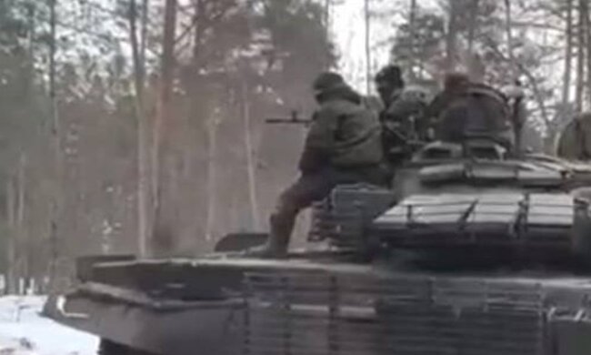 Окупанти виводять на поле бою «кустарні» танки, фото: "Істерія досягла апогею"